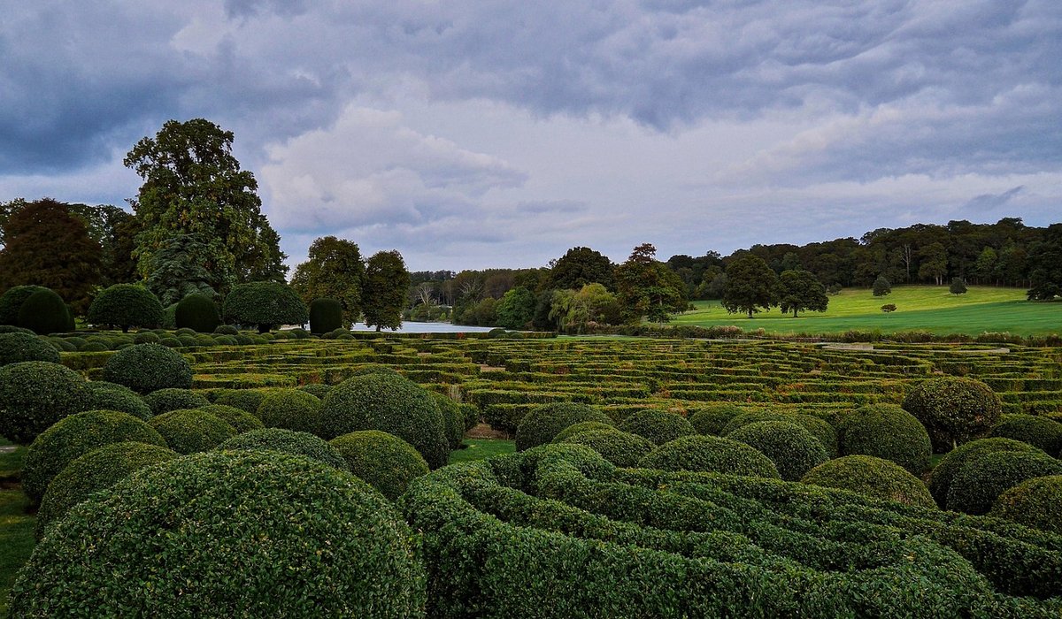 How Formal Gardens Framed Country House Views