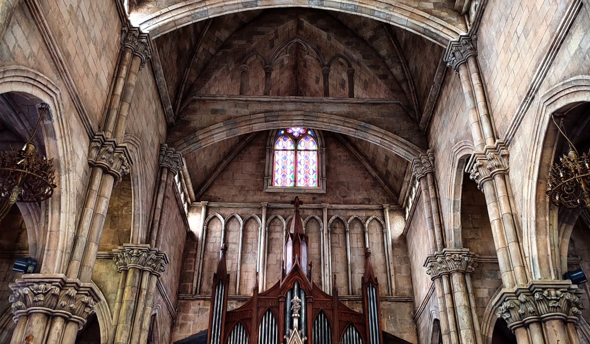 Reading the Geometry of Gothic Church Windows
